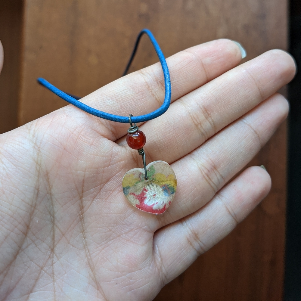 Heart choker necklace